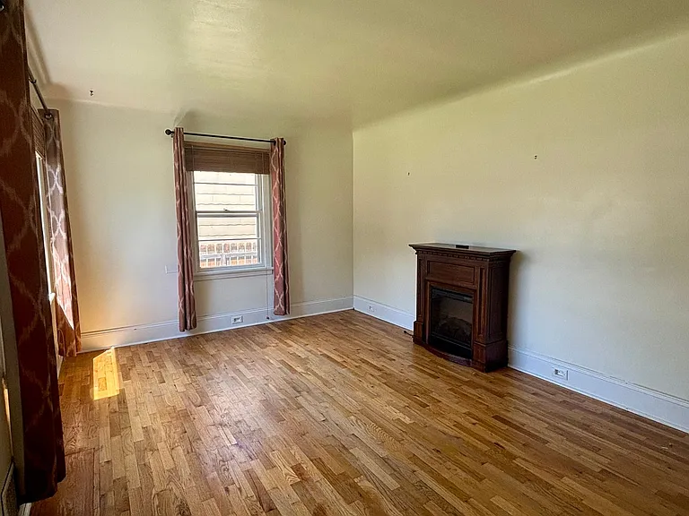 1105 Harvard Ave — Photo 3