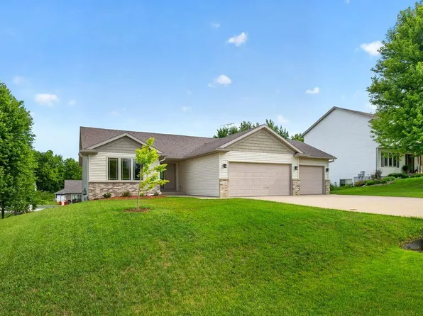 634 8th St SW, Pine Island, MN 55963