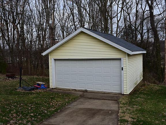 4th image of 917 Campbell Cir NE