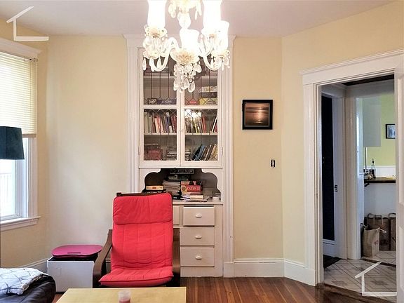 5th image of 119 Browne St #3