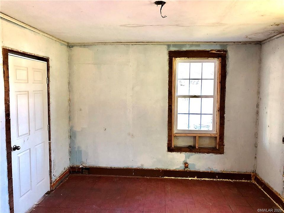 2nd image of 1024 Saint Charles St