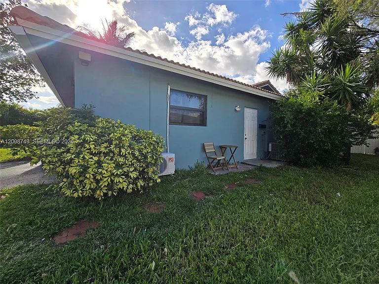 11578 NW 39th Pl — Photo 5