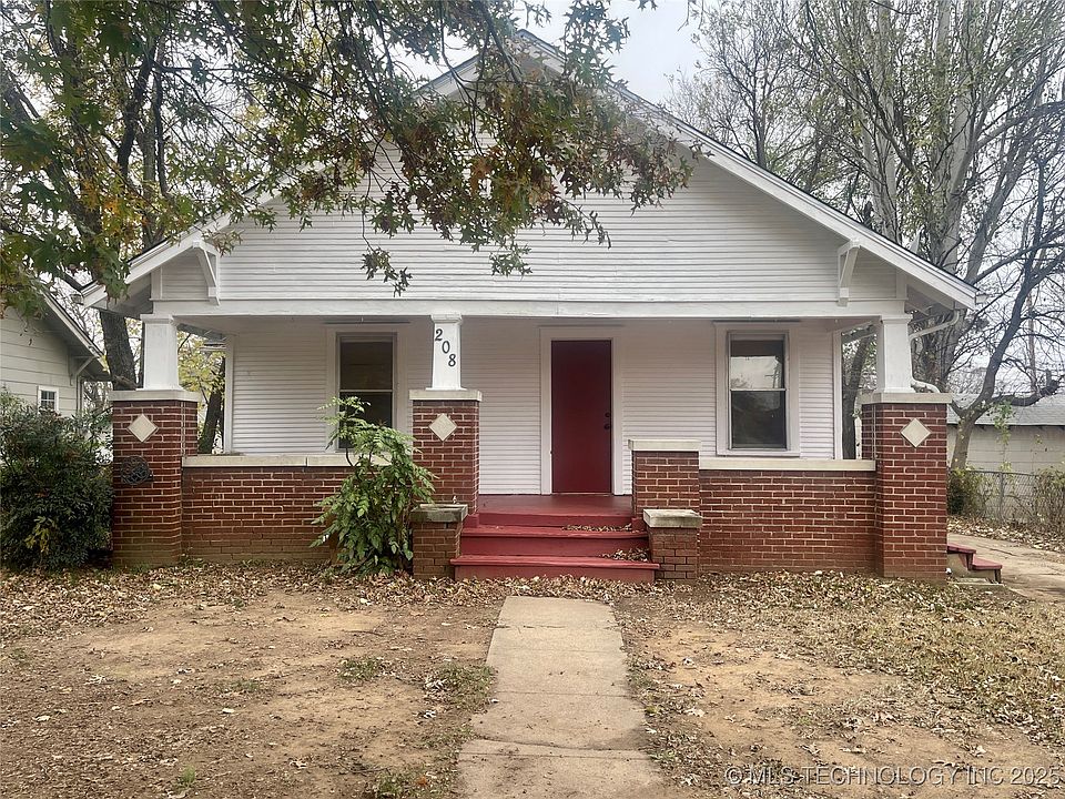 1st image of 208 S College Ave E