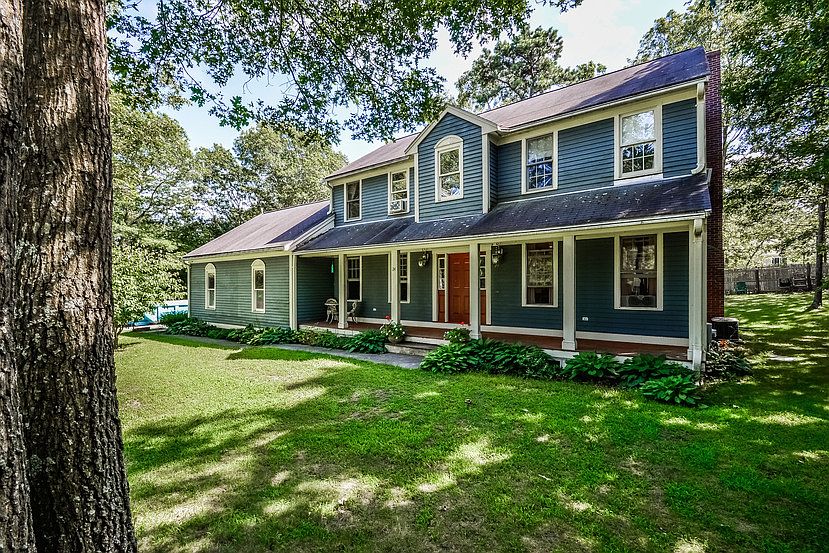 1st image of 24 Farnham Dr