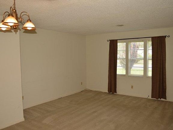 4th image of 5940 Leesway Blvd