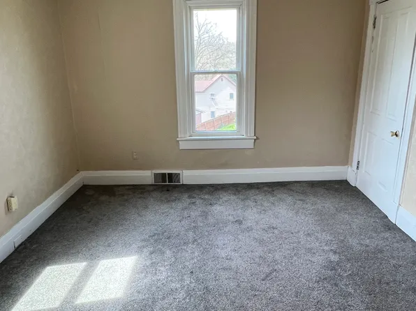 624 Vine St, Irwin, PA 15642
