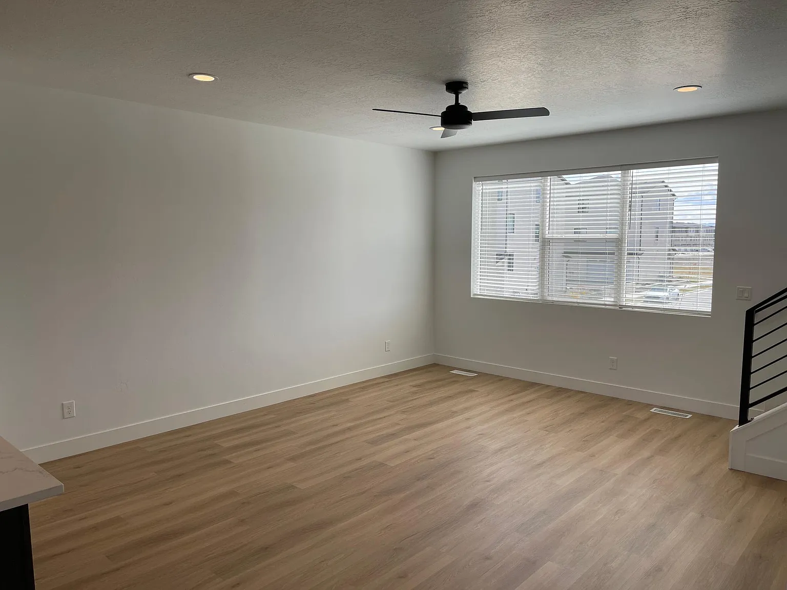 3 bed, 2.5 bath, 1680 sqft, $2,100 — Photo 4