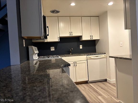 2nd image of 1651 Mentor Ave APT 1207