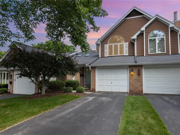 10 Walpole Ct, Fairport, NY 14450