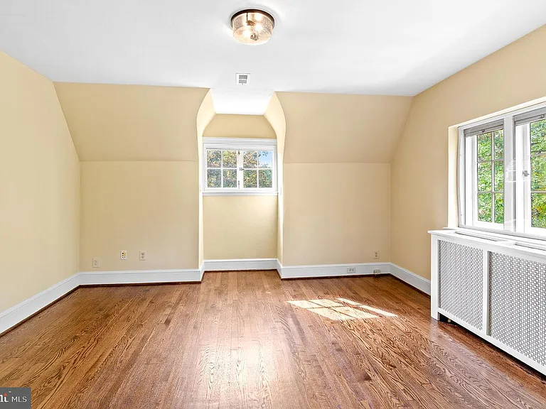 7704 Crossland Rd — Photo 38