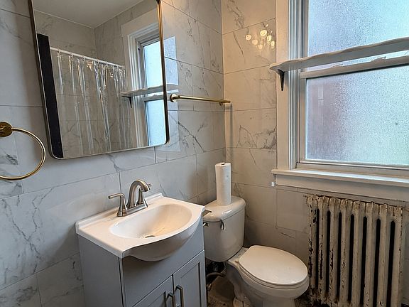 5th image of 2927 Brownsville Rd #3