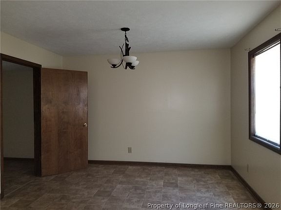 5th image of 2401 Oak St APT A