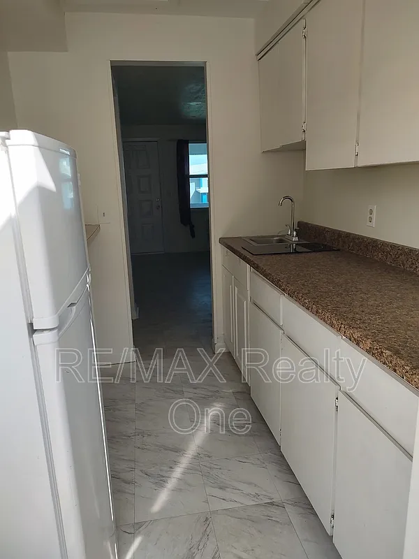 1 bed, 1.0 bath, $850 — Photo 2