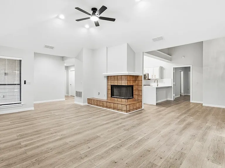 3251 Bellville Dr — Photo 11