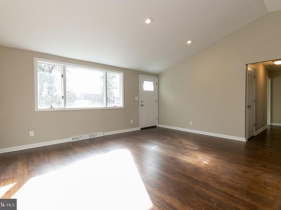 3rd image of 10 Wildgeese Cir