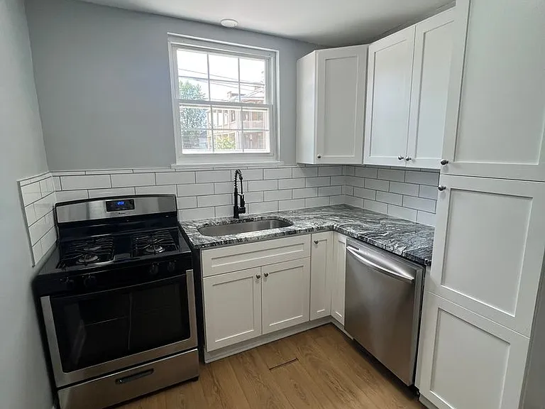 1505-1515 Franklin Park S — Photo 17