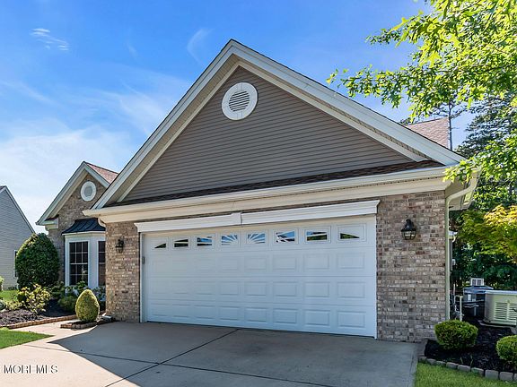 4th image of 20 Hazeltine Lane