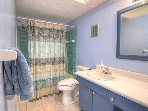 3rd image of 1139 Canterbury Ct