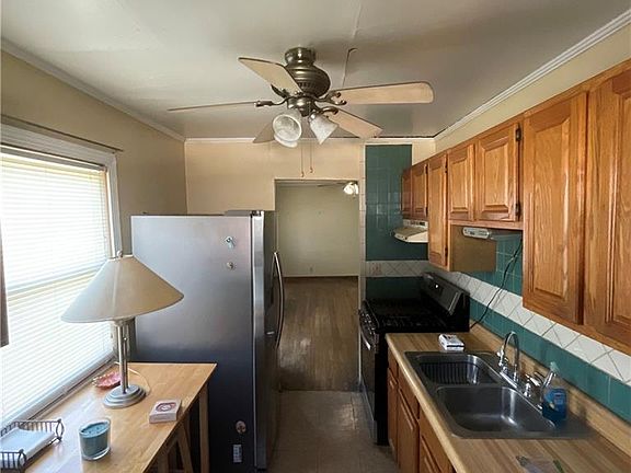 4th image of 3133 Longwood Ave