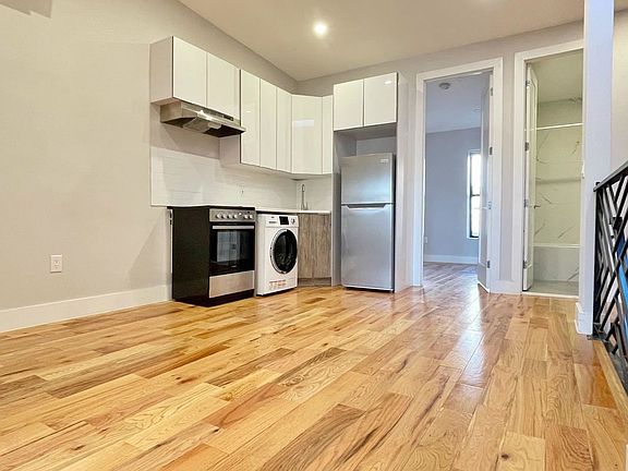 2nd image of 290 Macdougal St #3
