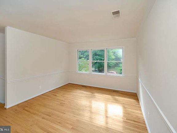 3rd image of 105 Sagun Dr