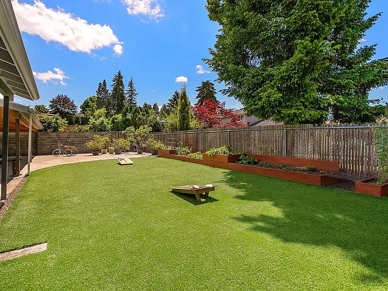 4915 NW 186th Ave — Photo 24