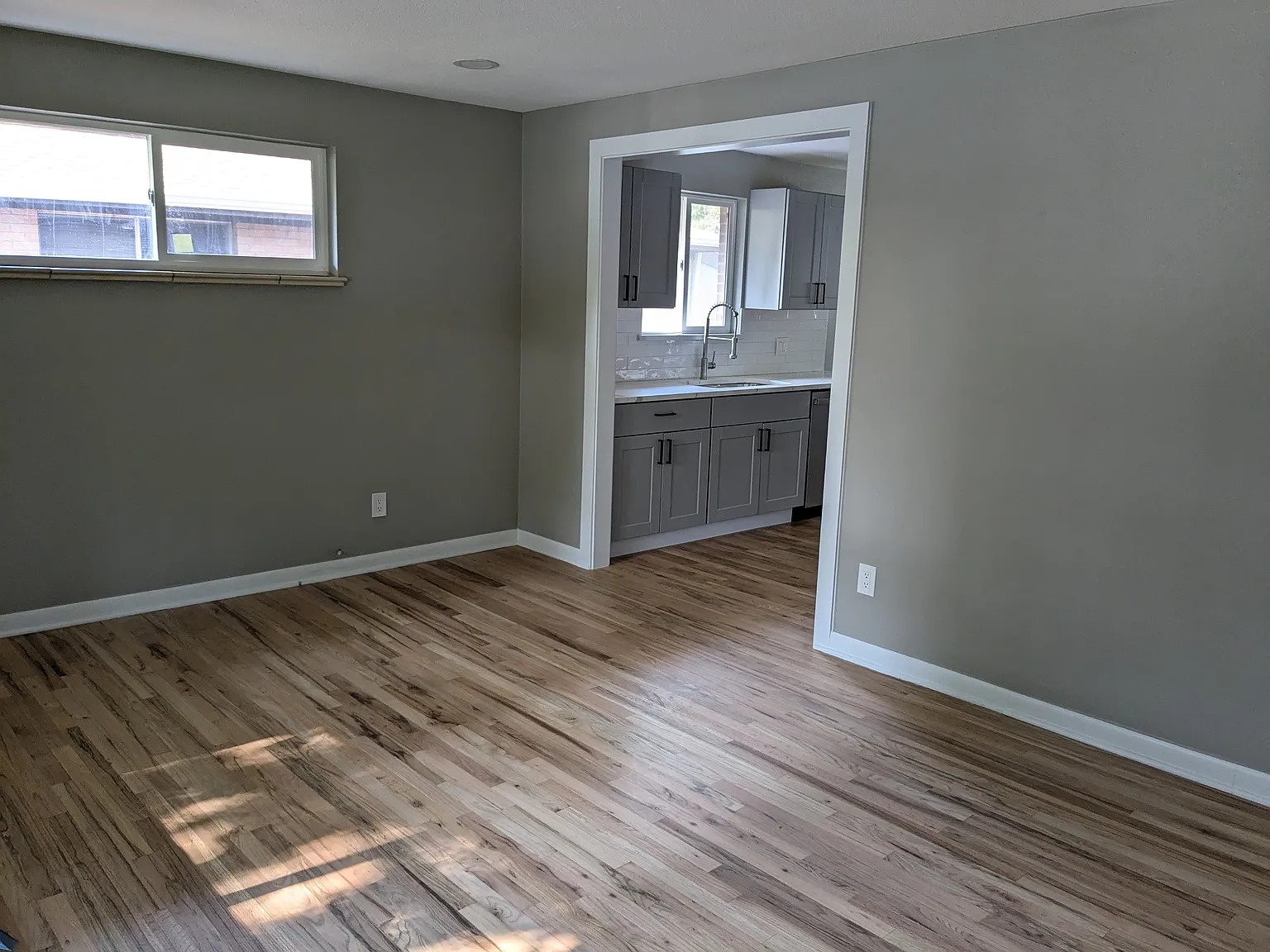 5 bed, 1972 sqft, $3,200 — Photo 3