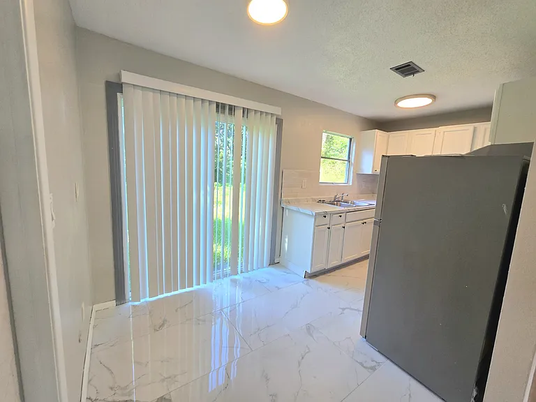 1017 Fremont Ave — Photo 9