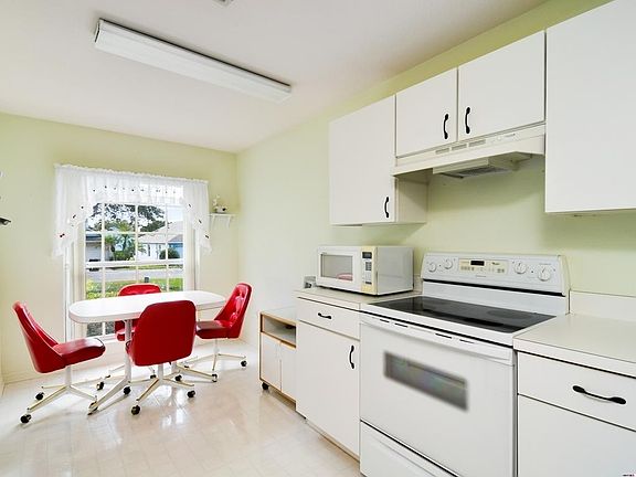 3rd image of 3577 Westerham Dr
