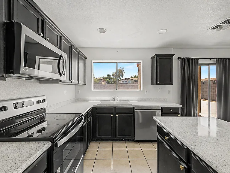 559 W Viola St — Photo 17