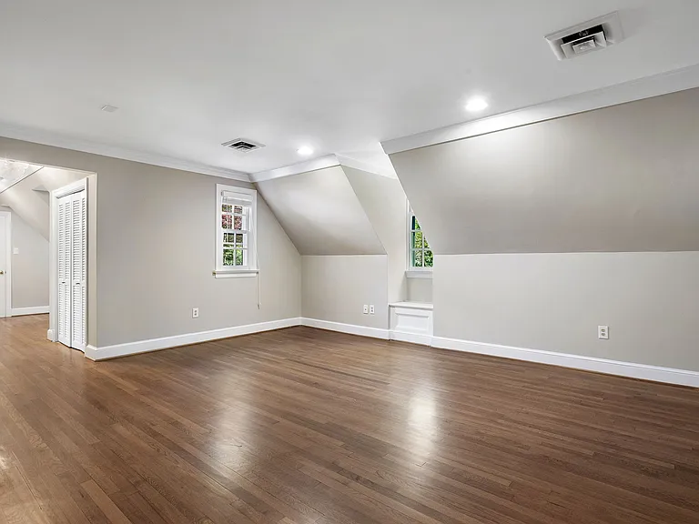 9900 Kingsbridge Rd — Photo 29