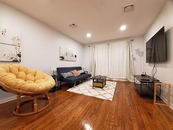 3rd image of 17 Union St Floor 1