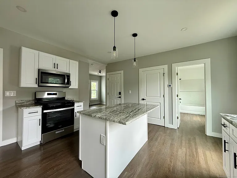 449 Stanley St #2 — Photo 9