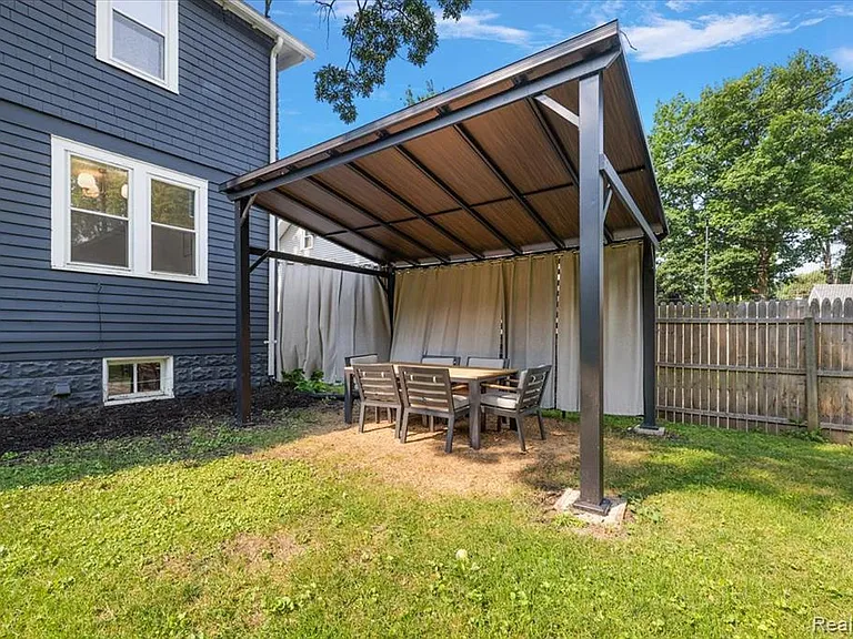 529 Hawthorn Ave — Photo 15
