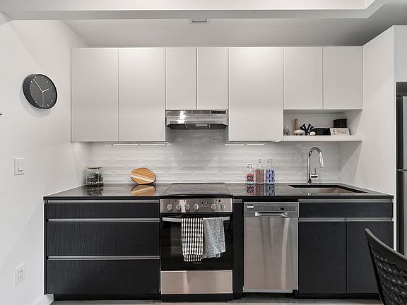 3rd image of 299 E 161st St #8