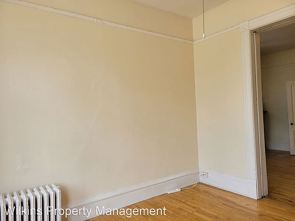 3rd image of 1212 N Van Buren St APT 1