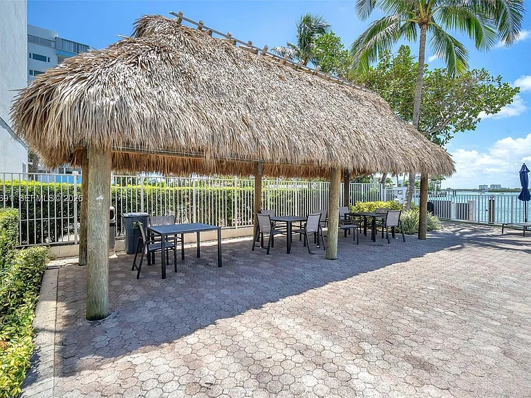 10350 W Bay Harbor Dr #8F — Photo 30