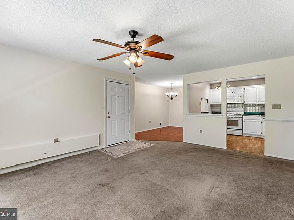 4th image of 96 Willow Ct
