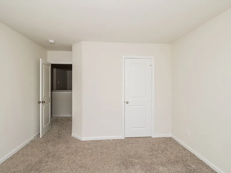 323 Longstone Ct — Photo 8