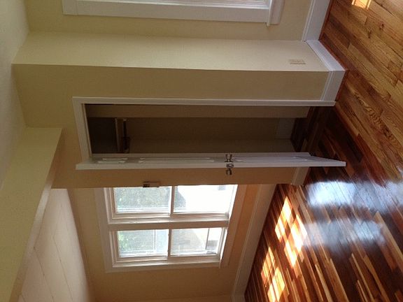 3rd image of 901 Uhles St #2