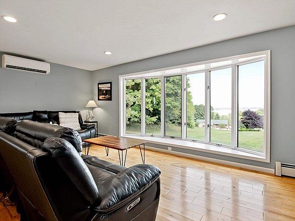 3rd image of 1092 Lac Vue Rd