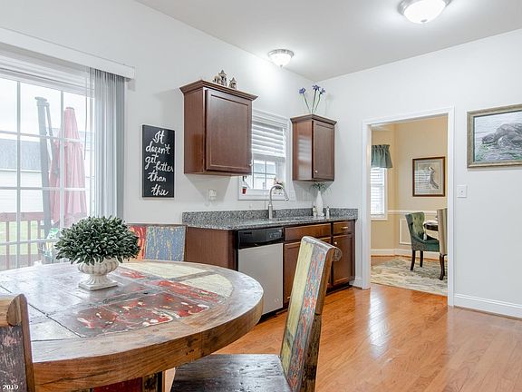 4th image of 165 Aldwych Ave