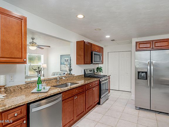5th image of 2515 Andrews Ave
