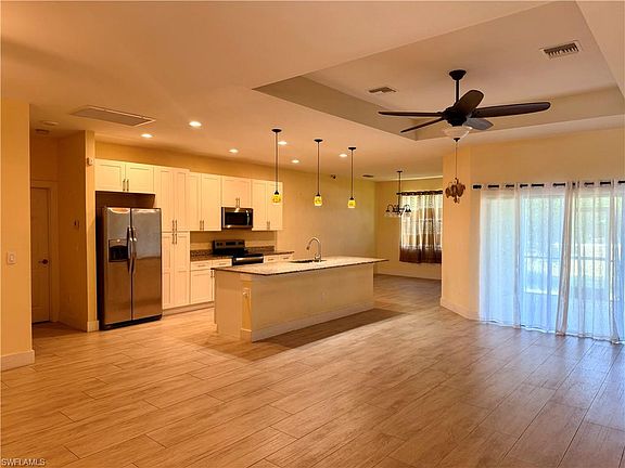 5th image of 5560 Belrose St