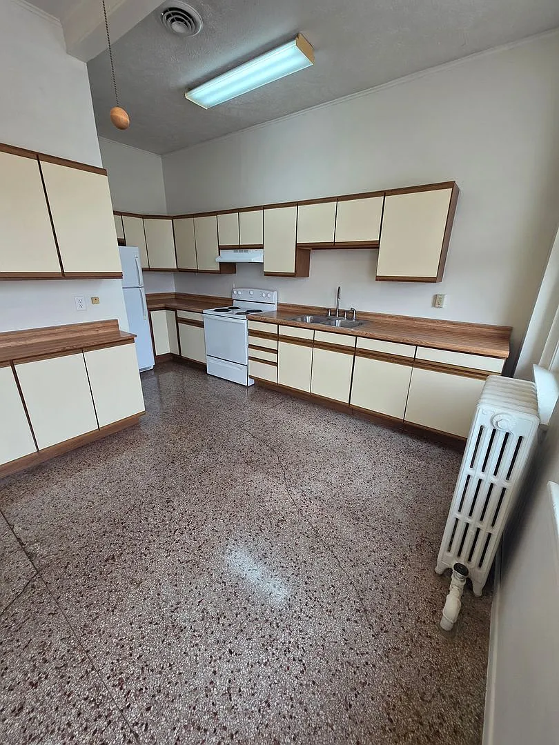 Spacious 2-Bedroom Downtown Norfolk — Photo 3