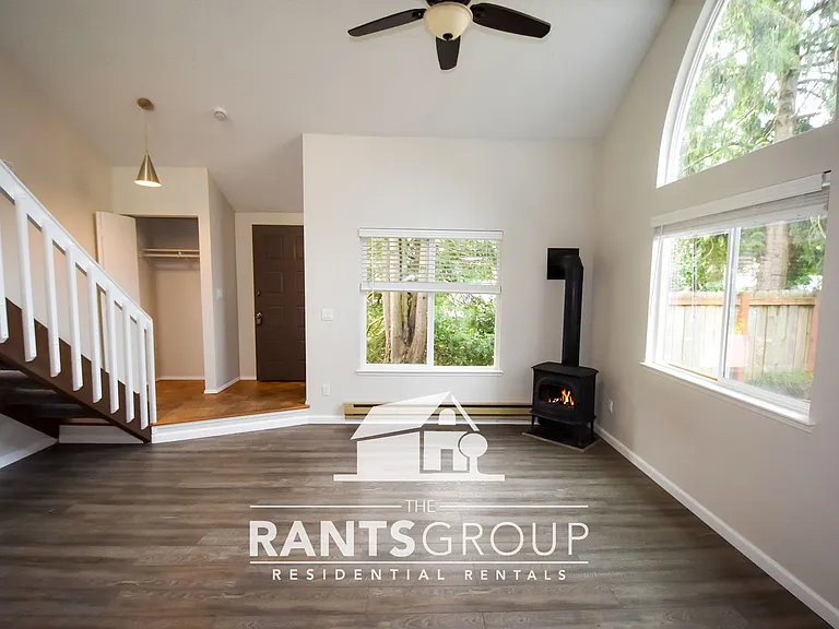660 Malibu Dr SE — Photo 7