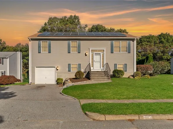 31 Remington Farm Dr, Coventry, RI 02816