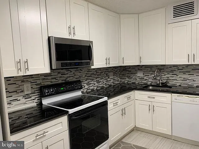 2 bed, 1344 sqft, $3,000 — Photo 3