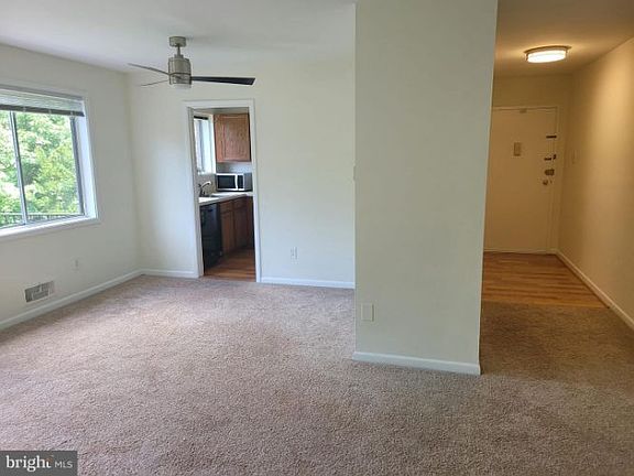 3rd image of 10512 Weymouth St APT 204