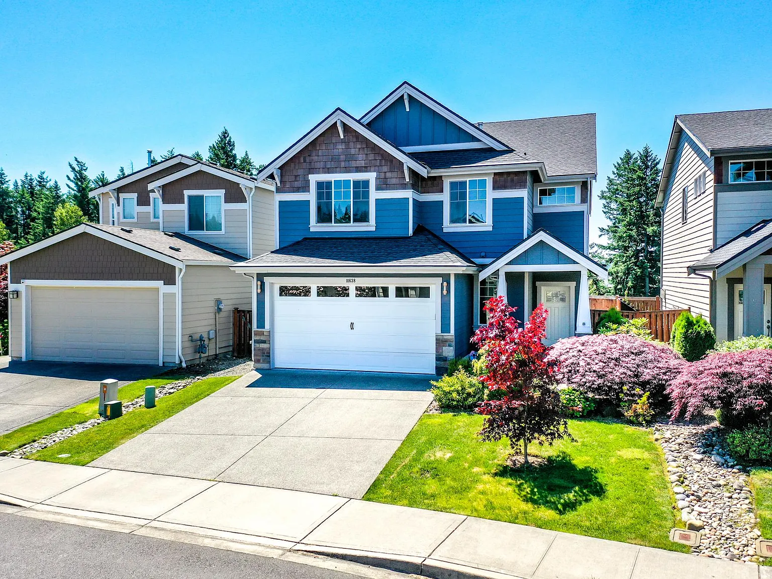 4 bed, 2.5 bath, 2427 sqft, $3,300 — Photo 4